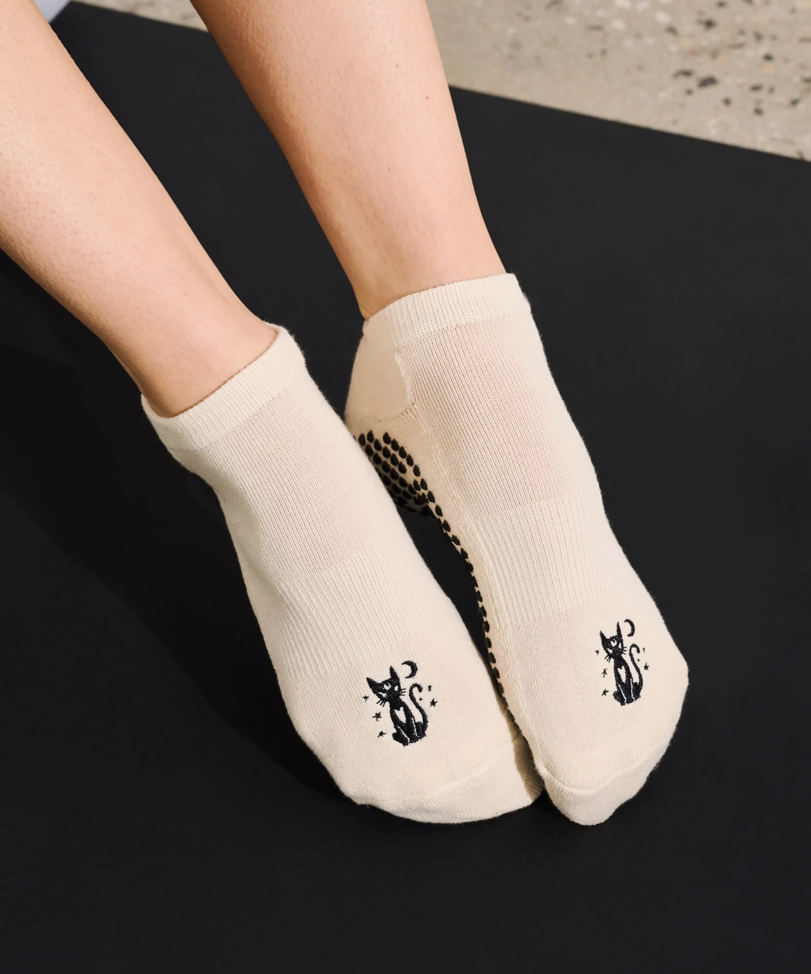 Low Rise Grip Socks - Black Cat