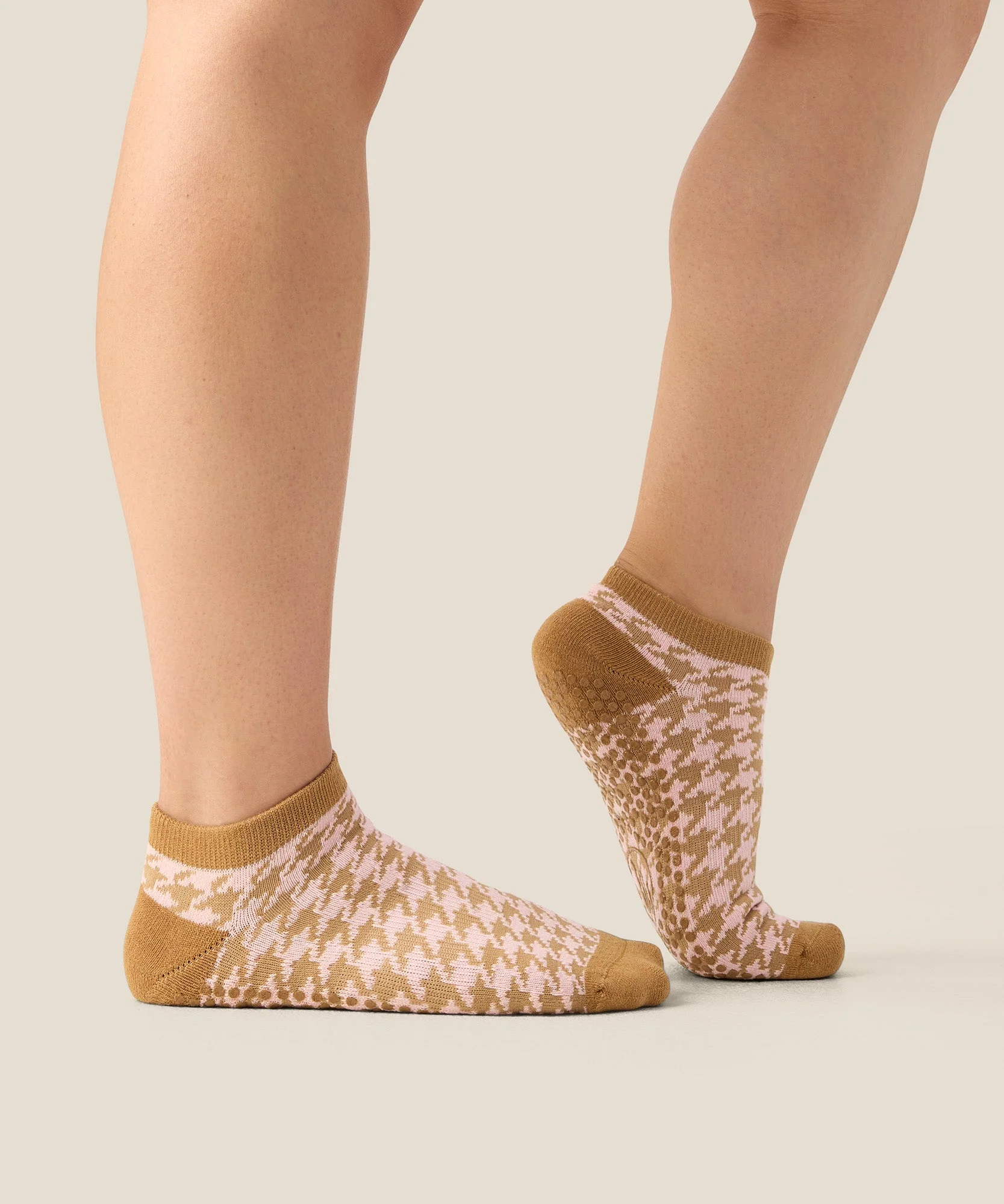 Low Rise Grip Socks - Houndstooth Blush - Image 3